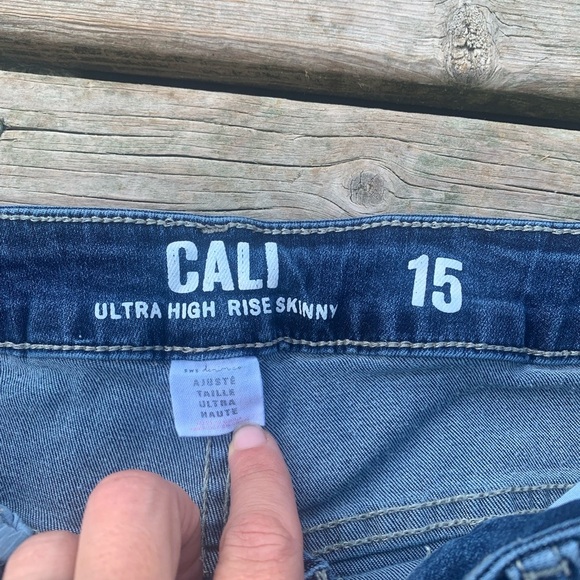 Cali Ultra High Rise Skinny Distressed Jeans - Dark Wash - Size 15 - Picture 6 of 11